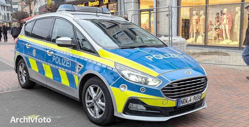 Köln-Deutz: Seil über Radweg gespannt