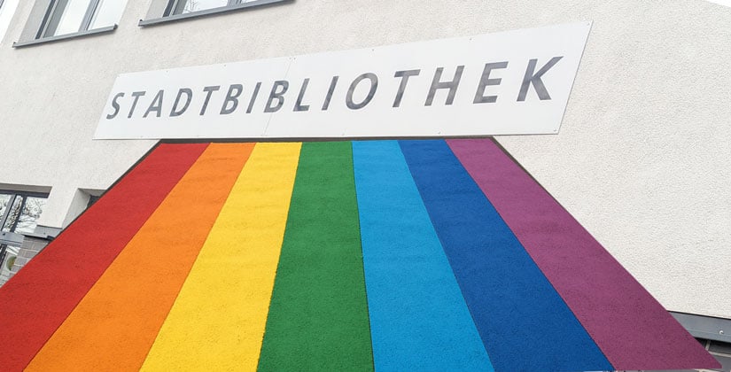 Lesung, Spielenachmitag, Ausstellung: Pride Month in der Stadtbibliothek