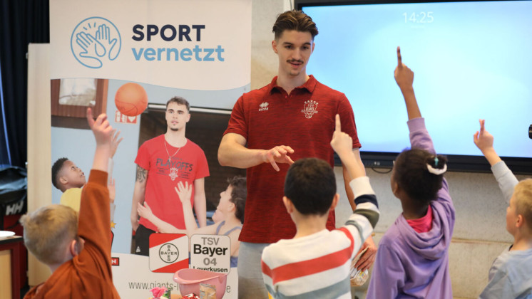 „Riesig ernährt“: Ernährungsprogramm der BAYER GIANTS für Grundschulkinder
